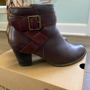 Size 7 Vionic calf boots